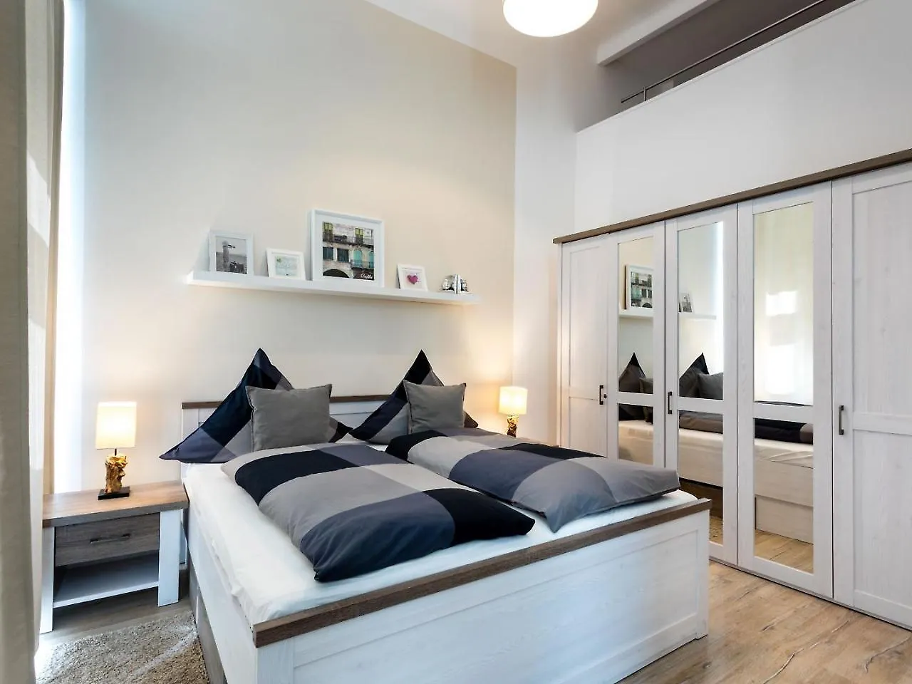 The Goethe Loft, 2 Bedroom Up To 5 People Berlin Apartment