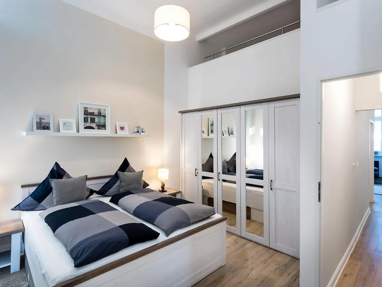 Apartment The Goethe Loft, 2 Bedroom Up To 5 People Berlin Germany